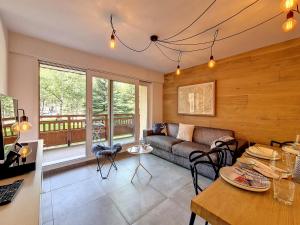 Posezení v ubytování Appartement moderne 2P · 6 pers · Proche des pistes · Balcon-Sud/Ouest - FR-1-344-819