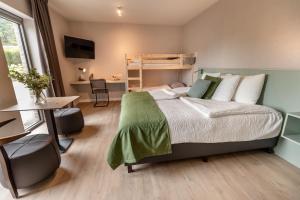 Rúm í herbergi á Abalona Hotel & Apartments