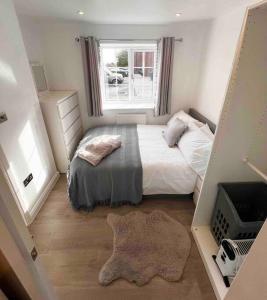 a small bedroom with a bed and a window at Minster Hilltop Apartment in Minster