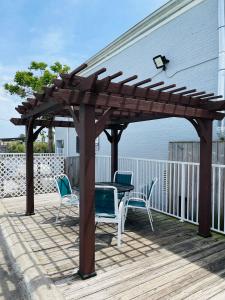 Балкон или терраса в Days Inn by Wyndham Fort Walton Beach