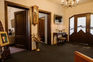 a room with a door and a table and a vase of flowers at Excelsior INN in Turda