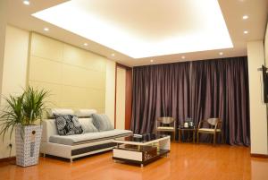 Area soggiorno di GreenTree Inn JiangSu WuXi YiXing East LongTan Road DongJiu Business Hotel