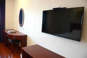 TV o dispositivi per l'intrattenimento presso GreenTree Inn JiangSu WuXi YiXing East LongTan Road DongJiu Business Hotel