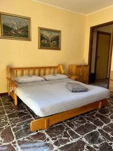 a bedroom with a large bed in a room at Appartamento del Sole in Borno