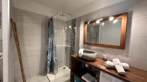 Баня в Indigo, Anse Mitan, beau F2 sublime vue mer, proche plage