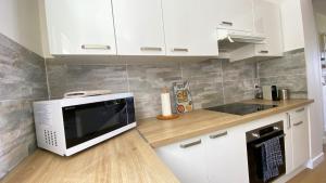 Una cocina o cocineta en Soley ka Chofé, Anse Mitan, Sublime T3 refait à neuf vue mer