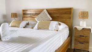 Una cama o camas en una habitación de Soley ka Chofé, Anse Mitan, Sublime T3 refait à neuf vue mer