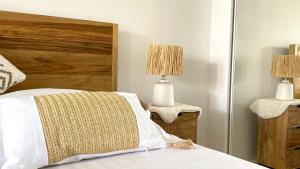 Una cama o camas en una habitación de Soley ka Chofé, Anse Mitan, Sublime T3 refait à neuf vue mer
