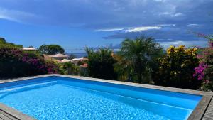 Bassein majutusasutuses Villa de charme avec piscine et magnifique vue mer või selle lähedal