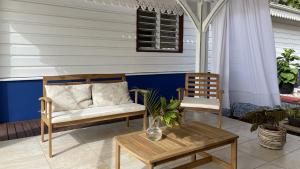 Istumisnurk majutusasutuses Villa de charme avec piscine et magnifique vue mer