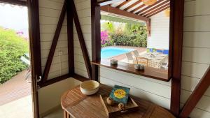 Bassein majutusasutuses Villa de charme avec piscine et magnifique vue mer või selle lähedal