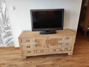 TV a/nebo společenská místnost v ubytování Les Villages du Bachat à Chamrousse 1700 -Silènes A32 - Classé 3 étoiles