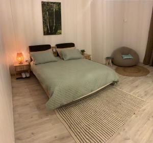 En eller flere senge i et værelse på Ibiza Apartment - 150m from the beach