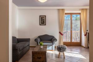 Χώρος καθιστικού στο Villa Lory 3