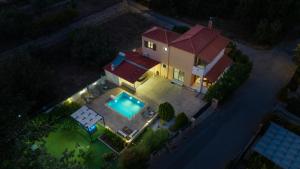 Φωτογραφία από το άλμπουμ του Villa Alex with private pool and jacuzzi στις Πρινές