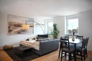 a living room with a couch and a table at ZENITH STAY - hochwertige Apartments direkt in der Innenstadt in Erkelenz
