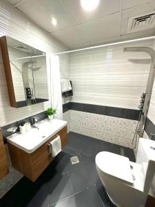 Koupelna v ubytování Studio in Al Furjan - Near Metro Dubai & Expo 2020