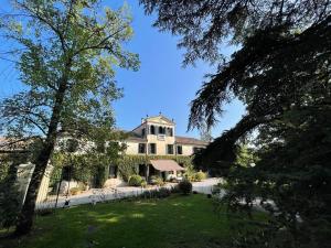 a large white house with trees in front of it at B&B Villa Gradenigo in Lancenigo
