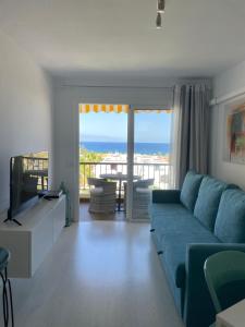 A television and/or entertainment centre at Las Americas Ocean View El Dorado
