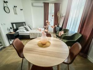 a room with a table and chairs and a bedroom at Sopot blisko plaży 4 in Sopot