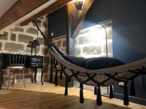 a hammock in the corner of a room with a table at appartement de charme centre historique de Brive in Brive-la-Gaillarde +13 photos