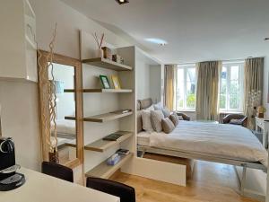 a bedroom with a bed and a large mirror at Le Cinquante Quatre in Perroy