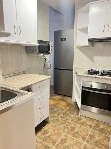 Kuchyň nebo kuchyňský kout v ubytování Centro Alicante apartamento entero