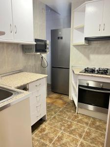 Kuchyň nebo kuchyňský kout v ubytování Centro Alicante apartamento entero
