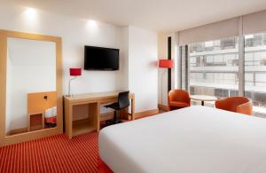 Voodi või voodid majutusasutuse Fairfield by Marriott Bogota Embajada toas