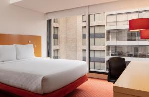 Voodi või voodid majutusasutuse Fairfield by Marriott Bogota Embajada toas