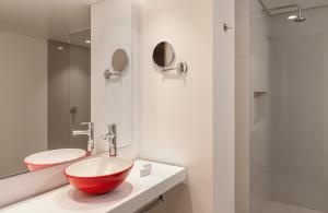Vannituba majutusasutuses Fairfield by Marriott Bogota Embajada
