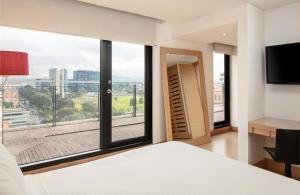 Voodi või voodid majutusasutuse Fairfield by Marriott Bogota Embajada toas