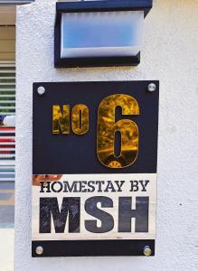 een geen teken aan de zijkant van een gebouw bij Homestay By MSH in Seri Iskandar