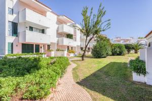 a walkway in front of a apartment building at Centralgarve - Amazing Apt in the Heart of Vilamoura in Vilamoura