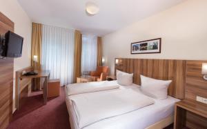 En eller flere senge i et værelse på Sure Hotel by Best Western Mannheim City