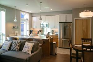Φωτογραφία από το άλμπουμ του Bright Modern Stylish Condo in heart of Downtown (Center) σε Γουάιτχορς