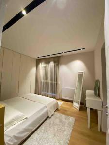 Modern Flat near the Lake and Blloku - Image 10