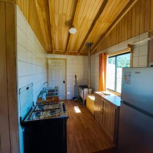 Köök või kööginurk majutusasutuses Acogedora Cabaña