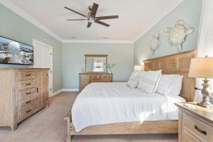 En eller flere senge i et værelse på Periwinkle Paradise + 64 billeder