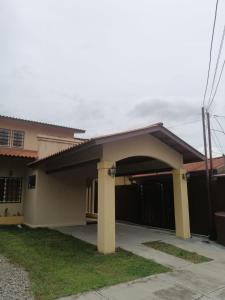 a small house with a garage at Apartamento Fontana David Chiriquí in David