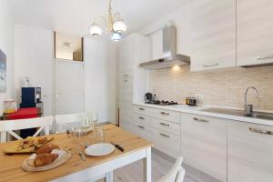 Kuchnia lub aneks kuchenny w obiekcie Mary House