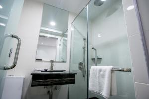 Koupelna v ubytování Belllo Hotel JB Central + 21 fotografií