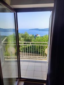 - un balcon avec vue sur l'océan dans l'établissement Orašac/Dubrovnik, à Orašac