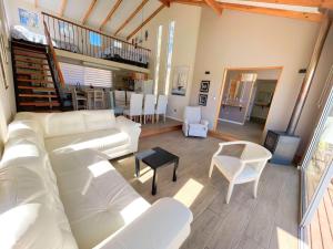a living room with a white couch and chairs at Casa Valle Hermoso in La Serena