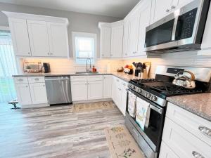 Gallery image of New Build Private Home 3br2ba - Pet Friendly in South Euclid