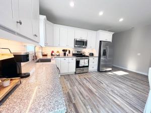 Una cocina o zona de cocina en New Build Private Home 3br2ba - Pet Friendly