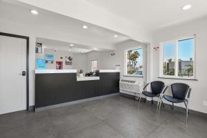 a waiting room with two chairs and a counter at Motel 6-Escondido, CA in Escondido