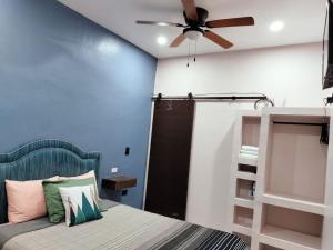 Postel nebo postele na pokoji v ubytování Casas centro Loreto