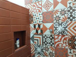 a bathroom with a tiled wall with different patterns at Casas centro Loreto in Loreto