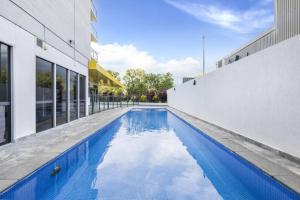 A piscina em ou perto de 'Top of Town' Resort-style Stay in Heart of Darwin